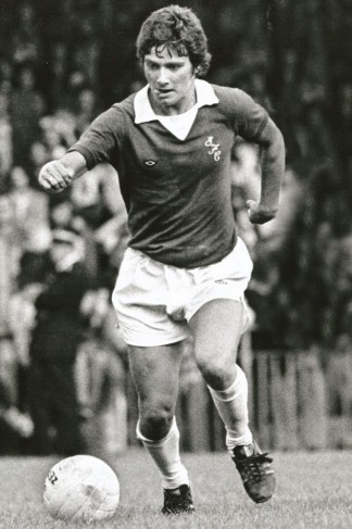 Mick Buckley Everton player Mick Buckley playing for Everton